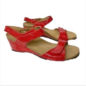 VIONIC Natasia red patent leather orthoheel wedge sz 9